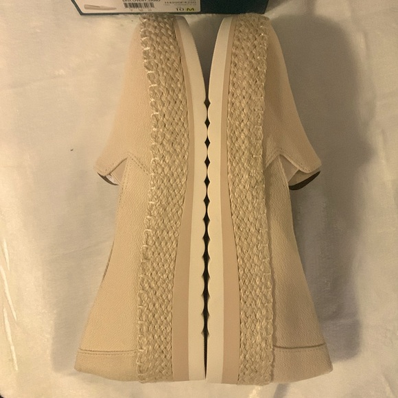 Women’s Dr. Scholls slip on shoes, color sand, size 10 - Picture 4 of 5